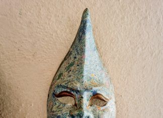 MÁSCARAS DEL MUNDO (39). Luna Jocker.