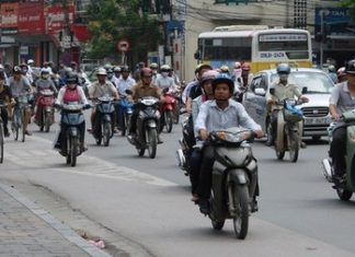 Amigos Viajeros. Encarna Pallí Juscafresa. Hanoi: el paraíso infernal de las motos.
